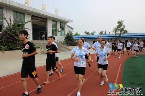 兆雅镇:开展全民健身跑步活动(图1) 兆雅镇:开展全民健身跑步活动(图1)