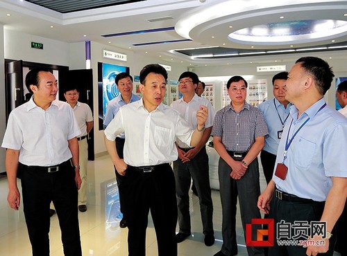 省长魏宏莅临自贡市调研经济运行发展情况(图1) 省长魏宏莅临自贡市调研经济运行发展情况(图1)