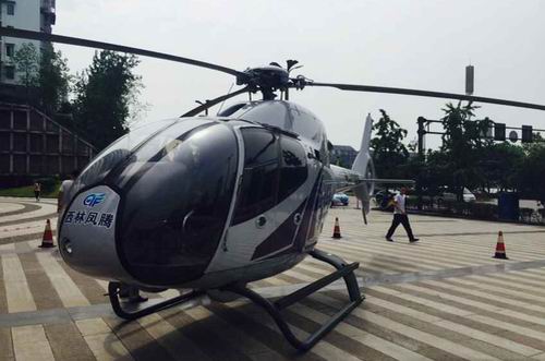 泸州市民体验低空飞行乐趣&nbsp;感受大美泸州(图1)