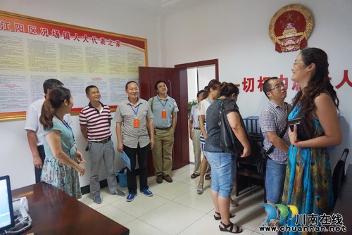 张坝：人大代表和政协委员联合视察调研促发展(图1)