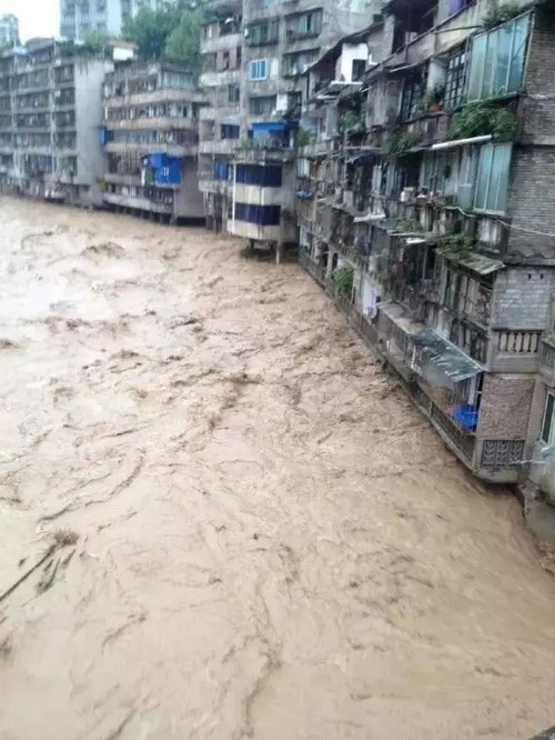南泸州一夜暴雨 永宁河愤怒咆哮(图6) 南泸州一夜暴雨 永宁河愤怒咆哮(图6)