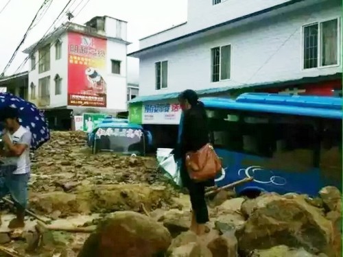 南泸州一夜暴雨 永宁河愤怒咆哮(图1) 南泸州一夜暴雨 永宁河愤怒咆哮(图1)