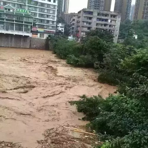 南泸州一夜暴雨 永宁河愤怒咆哮(图10) 南泸州一夜暴雨 永宁河愤怒咆哮(图10)