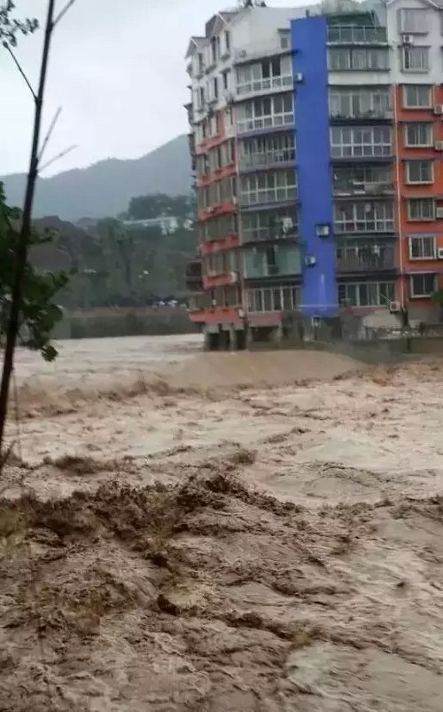 南泸州一夜暴雨 永宁河愤怒咆哮(图20) 南泸州一夜暴雨 永宁河愤怒咆哮(图20)