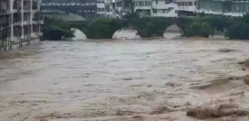南泸州一夜暴雨 永宁河愤怒咆哮(图17) 南泸州一夜暴雨 永宁河愤怒咆哮(图17)