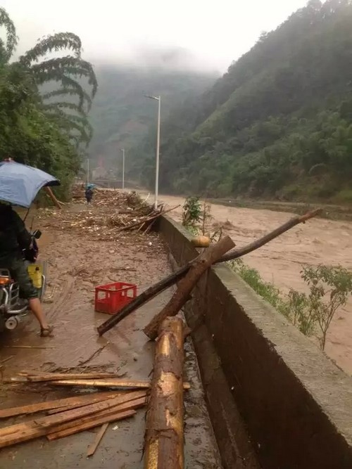 南泸州一夜暴雨 永宁河愤怒咆哮(图23) 南泸州一夜暴雨 永宁河愤怒咆哮(图23)