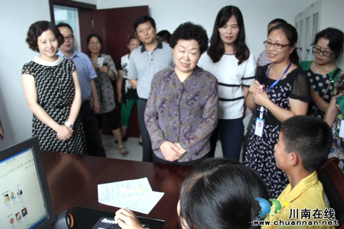 省妇联到泸县云龙镇杨高村调研妇女工作(图1) 省妇联到泸县云龙镇杨高村调研妇女工作(图1)