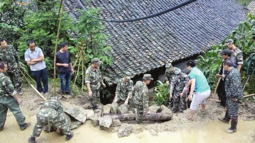 暴雨袭击叙永&nbsp;千余人搜救抢险全力打通生命通道(图1)