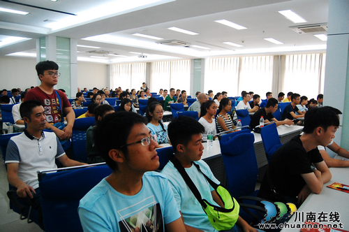 泸州:274名寒门学子领取金秋助学金(图3) 泸州:274名寒门学子领取金秋助学金(图3)