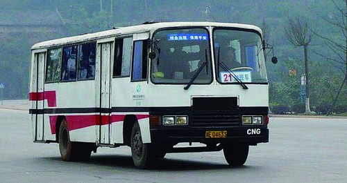 公交行驶的道路&nbsp;城市发展的印痕——记泸州公交的前世今生(图2)