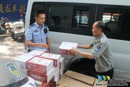 泸州市总工会专程慰问一线执勤民警(图2) 泸州市总工会专程慰问一线执勤民警(图2)