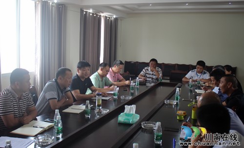 嘉明镇：召开现代农业产业园入驻座谈会(图1)