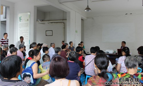 大山坪街道:延伸法律七进触角 开展法治宣传进小区活动(图1) 大山坪街道:延伸法律七进触角 开展法治宣传进小区活动(图1)