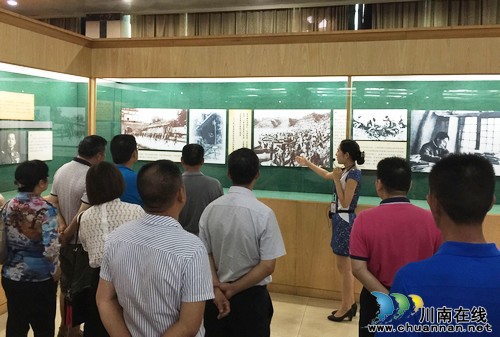 合江县人大机关参观抗战胜利70周年专题展(图1)