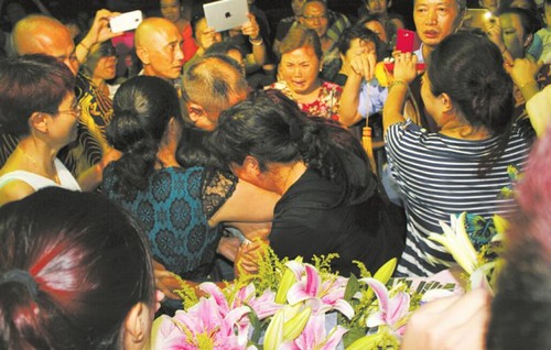 自贡娃3岁被拐25年后回 生父母不追究养父母责任(图1) 自贡娃3岁被拐25年后回 生父母不追究养父母责任(图1)