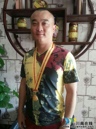 抗战将领谭善洋在泸后人获抗战胜利纪念章(图1) 抗战将领谭善洋在泸后人获抗战胜利纪念章(图1)