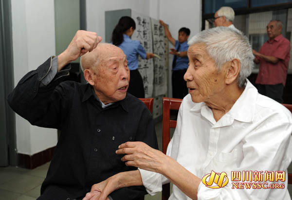 百岁红军邓昌洲获抗战胜利纪念章&nbsp;曾擒5名日军(图5)