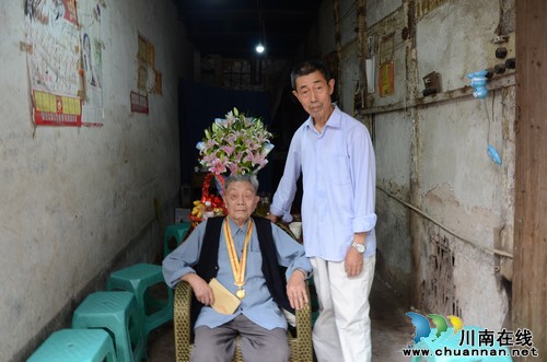 太伏镇:慰问抗战老兵(图1) 太伏镇:慰问抗战老兵(图1)