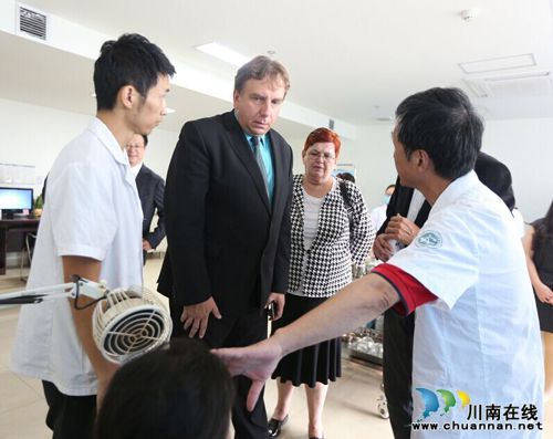 跨国合作 四川医科大学附属中医医院与捷克联姻(图9) 跨国合作 四川医科大学附属中医医院与捷克联姻(图9)
