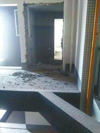 宜宾一建筑工头骨遭飞砖击碎 6户业主均遭起诉(图2) 宜宾一建筑工头骨遭飞砖击碎 6户业主均遭起诉(图2)