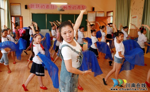 龙马潭区胡市镇中心校教师黄岚岚:爱洒桑梓育花蕾(图1) 龙马潭区胡市镇中心校教师黄岚岚:爱洒桑梓育花蕾(图1)