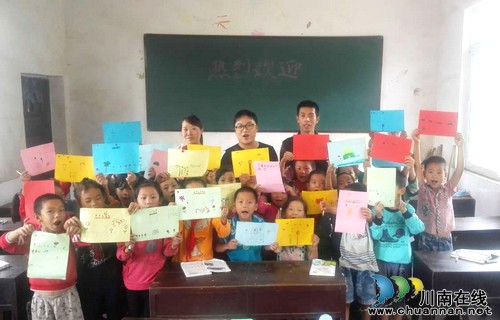 泸州：驻村第一书记支教村小&nbsp;与学生一起献礼教师节(图1)