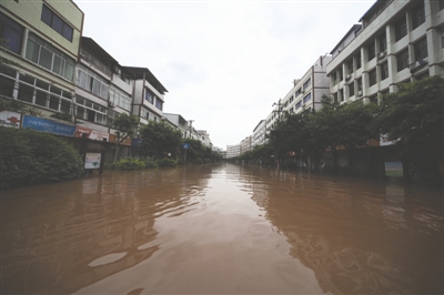内江暴雨致多所学校放假(图1) 内江暴雨致多所学校放假(图1)