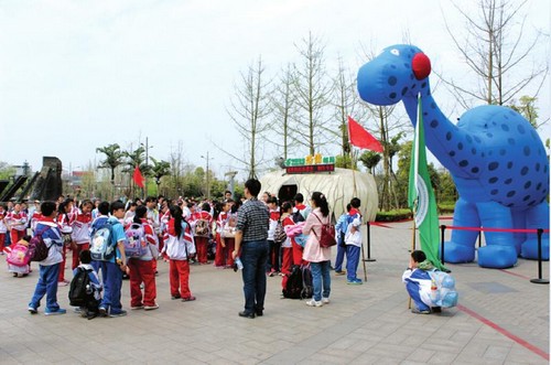 自贡恐龙博物馆不只是化石 还能把“恐龙”带回家(图1) 自贡恐龙博物馆不只是化石 还能把“恐龙”带回家(图1)