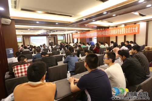川医大中医院成功举办喉癌的微创中西医治疗进展学习班(图1) 川医大中医院成功举办喉癌的微创中西医治疗进展学习班(图1)