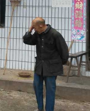 泸州:殇与爱 龙马大道车祸牵动满城爱心(图2) 泸州:殇与爱 龙马大道车祸牵动满城爱心(图2)