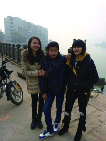泸州:殇与爱 龙马大道车祸牵动满城爱心(图3) 泸州:殇与爱 龙马大道车祸牵动满城爱心(图3)