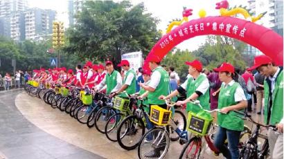 自贡:“绿色出行先锋”年乘车3800余次(图1) 自贡:“绿色出行先锋”年乘车3800余次(图1)