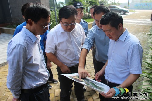 江阳区委书记付小平调研华阳街道基层组织建设工作(图1) 江阳区委书记付小平调研华阳街道基层组织建设工作(图1)