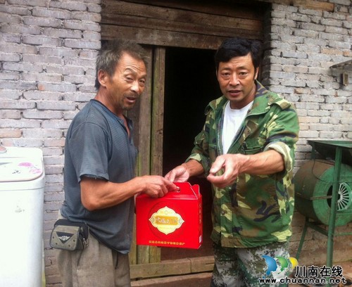 泸州叙永：驻村第一书记中秋送月饼&nbsp;爱心暖人心(图5)