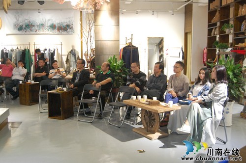 泸州:文联主席带头尝试“艺术+互联网”(图8) 泸州:文联主席带头尝试“艺术+互联网”(图8)
