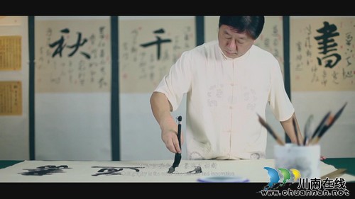 泸州:文联主席带头尝试“艺术+互联网”(图1) 泸州:文联主席带头尝试“艺术+互联网”(图1)