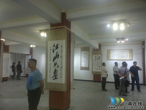 泸州毛体书法展开展 名家云集“主席”助阵(图5) 泸州毛体书法展开展 名家云集“主席”助阵(图5)