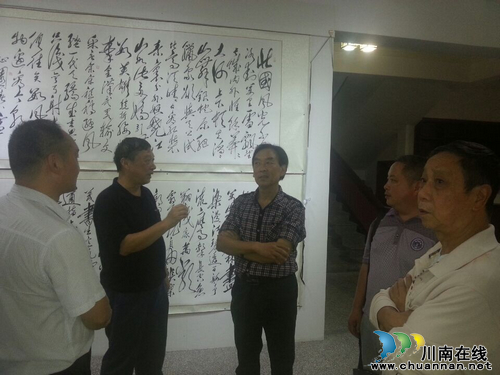 泸州毛体书法展开展 名家云集“主席”助阵(图4) 泸州毛体书法展开展 名家云集“主席”助阵(图4)
