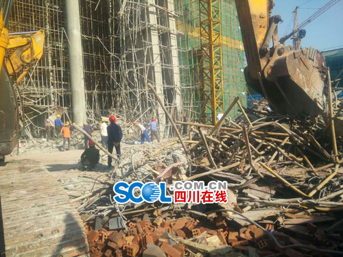 宜宾一工地工人坠亡 暴力阻挠记者采访(图1) 宜宾一工地工人坠亡 暴力阻挠记者采访(图1)