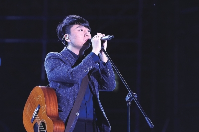 《中国好声音》张磊夺冠&nbsp;那英成三届冠军导师(图1)