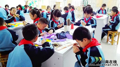 泸州十八中“343”工程,努力践行社会主义核心价值(图2) 泸州十八中“343”工程,努力践行社会主义核心价值(图2)