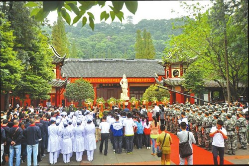 宜宾:市民提建议 市长致谢(图1) 宜宾:市民提建议 市长致谢(图1)