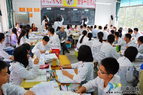 泸县一中 隆重举办课改开放活动(图1) 泸县一中 隆重举办课改开放活动(图1)