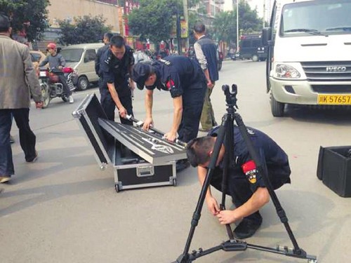 内江一夜间发现两起疑似爆炸物 警方都不是炸弹!(图2) 内江一夜间发现两起疑似爆炸物 警方都不是炸弹!(图2)