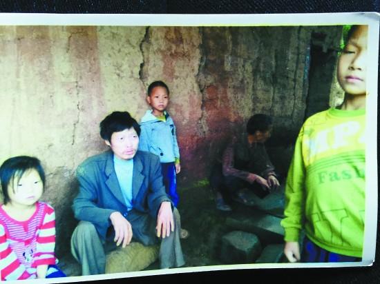 泸州女子受虐20年将丈夫掐死 村民为其联名求情(图2) 泸州女子受虐20年将丈夫掐死 村民为其联名求情(图2)