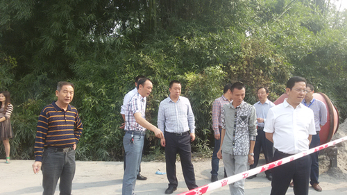 泸县副县长李亮督查罗桥污水处理厂建设进度(图1)