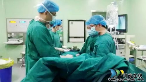 川医大中医院成功开展首例膀胱癌根治术(图1) 川医大中医院成功开展首例膀胱癌根治术(图1)