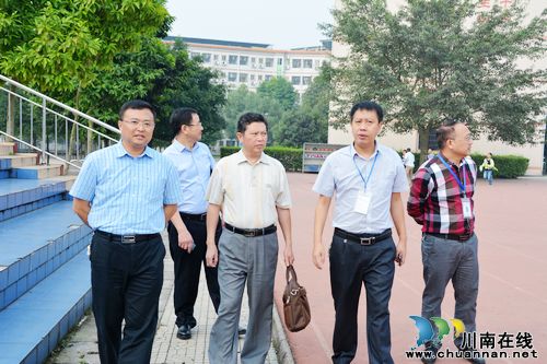 泸县一中顺利通过泸州普通高中素质教育督导评估(图1) 泸县一中顺利通过泸州普通高中素质教育督导评估(图1)