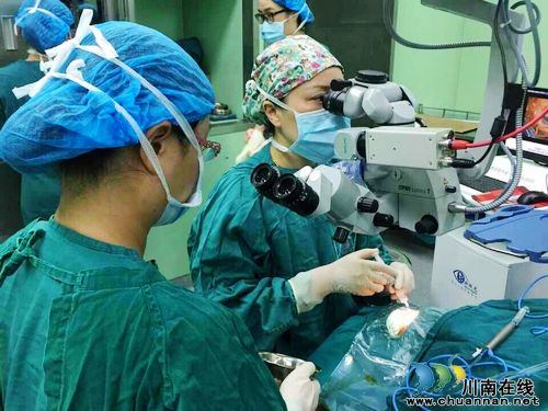 川医大中医院成功为103岁高龄患者实施白内障手术(图1) 川医大中医院成功为103岁高龄患者实施白内障手术(图1)