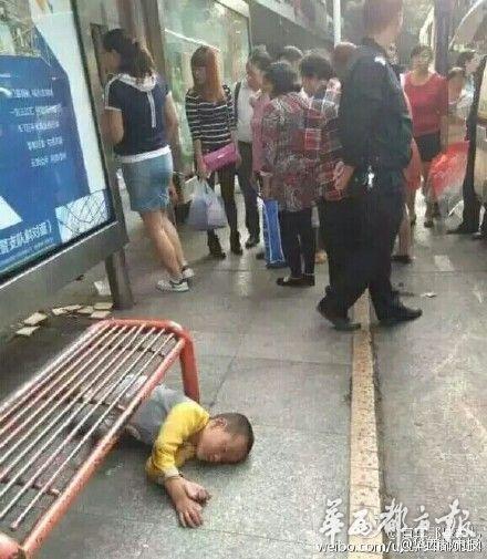 宜宾4岁脑瘫双胞胎被弃街头&nbsp;已不止一次被抛弃(图2)